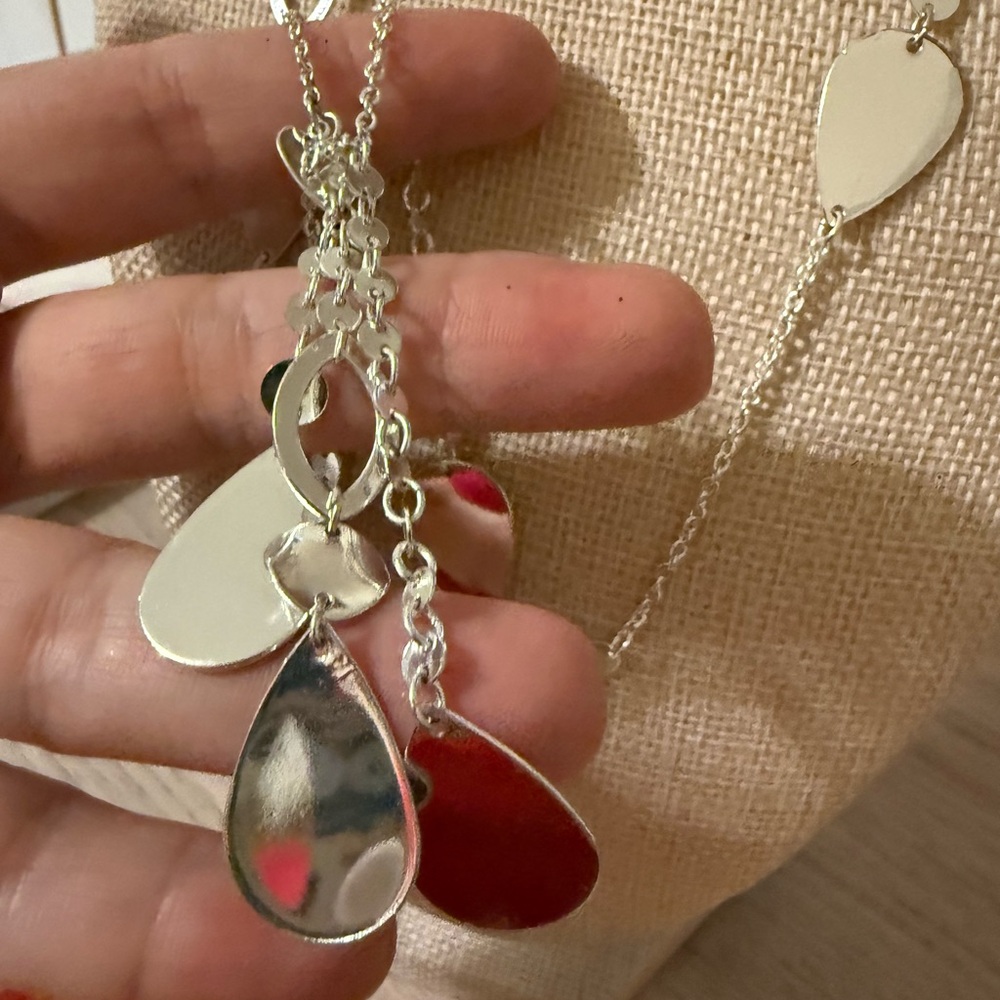 Elegant Silver Heart Necklace - Picture 2 of 3